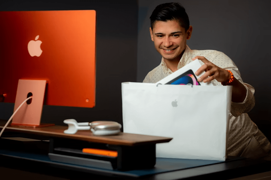 Customer inspecting an imported product after delivery before deciding whether to request a warranty claim or repair.